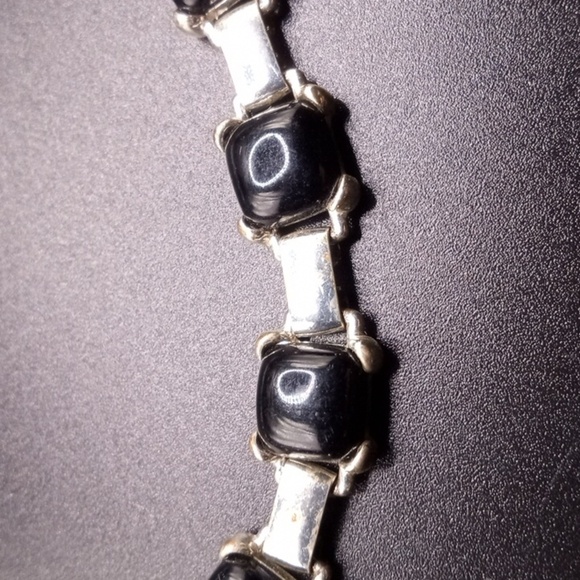 VINTAGE CAROLINA HERRARA NECKLACE - Picture 5 of 9